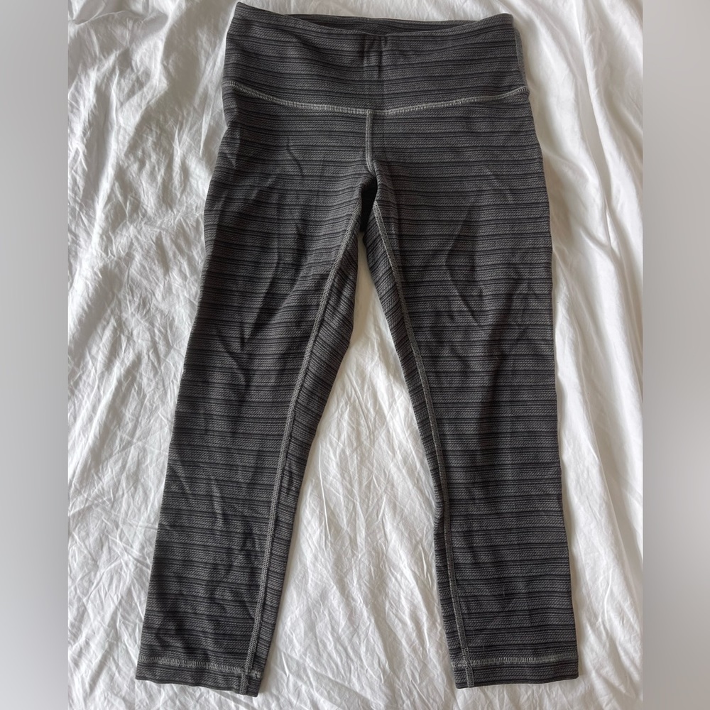 Womens lululemon cropped leggings